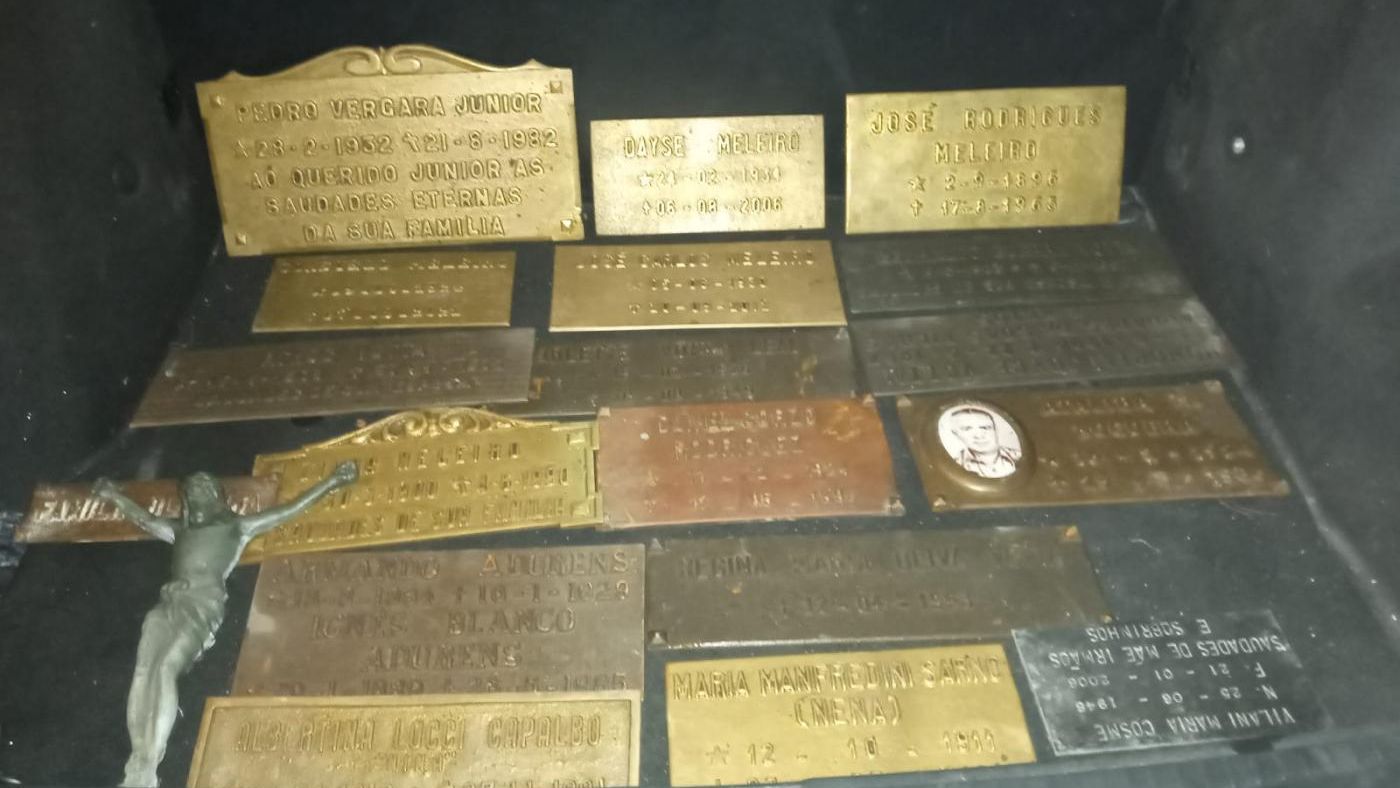 Peças de bronze de cemitérios de Santos