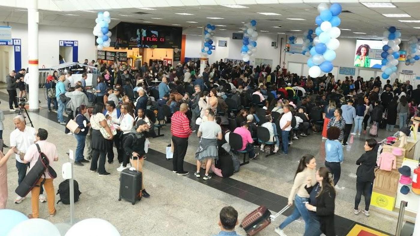 Terminal de Passageiros do Porto de Santos lotado