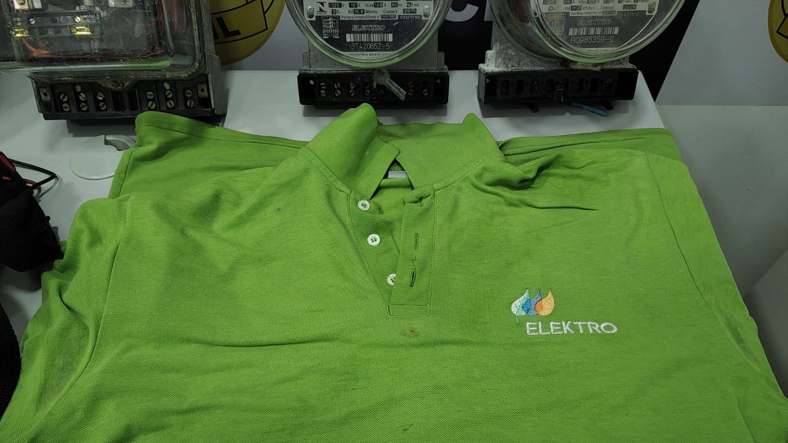 Camisa semelhante ao da empresa Elektro apreendida pela policia civil