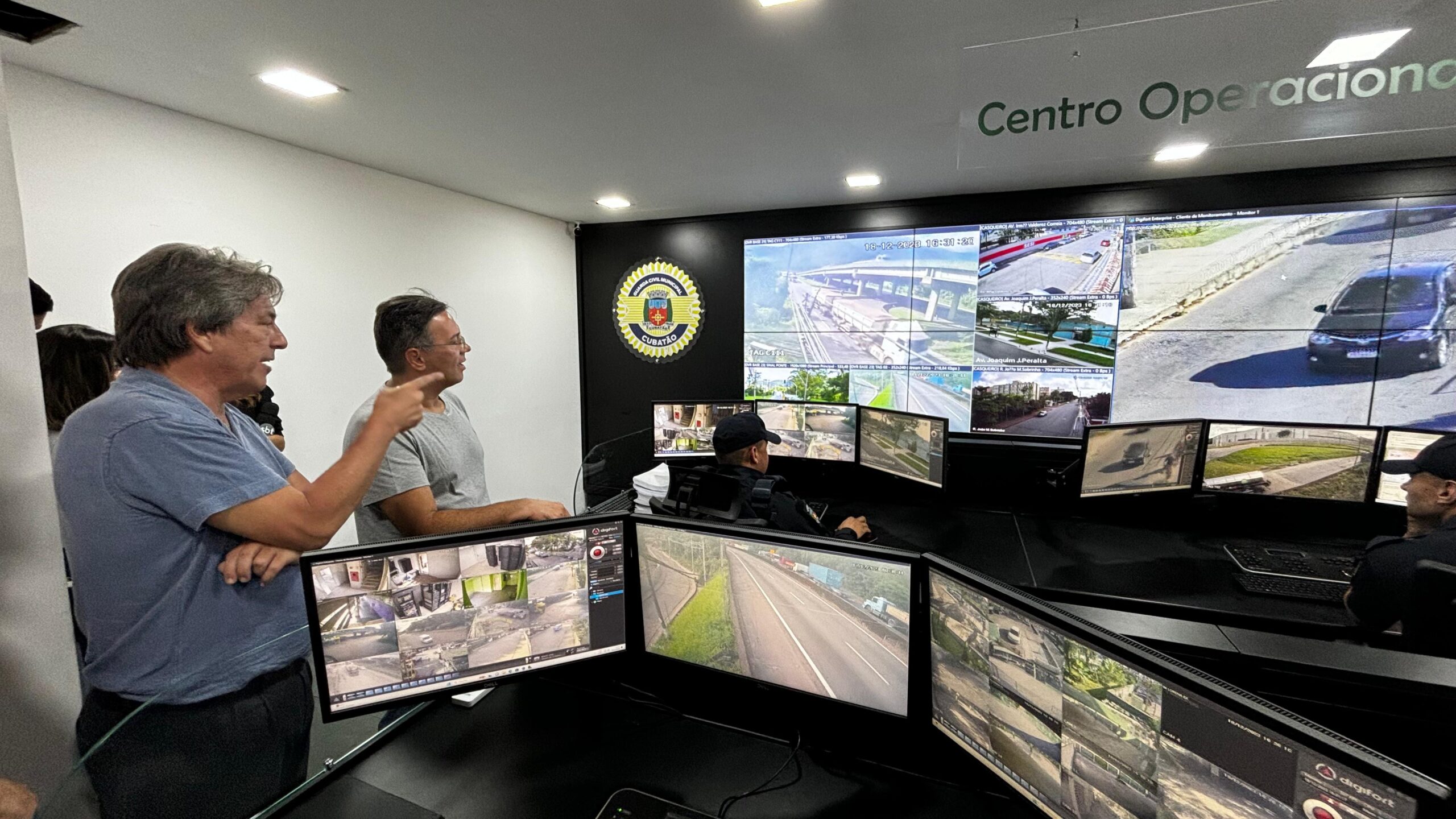 Prefeito Ademário Oliveira explica que em breve, mais 1000 câmeras serão instaladas