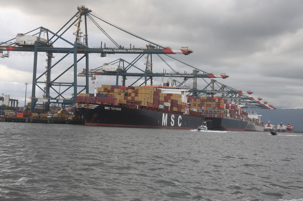 Navio no Porto de Santos