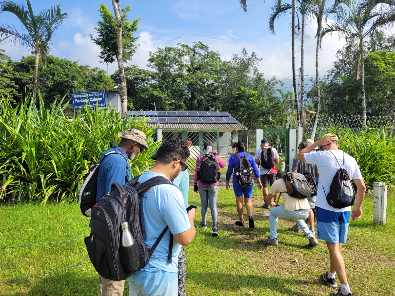 Agentes de turismo visitam a trilha