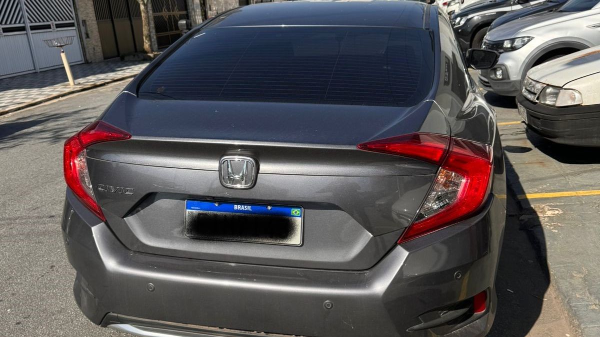 traseira do Honda civic apreendido