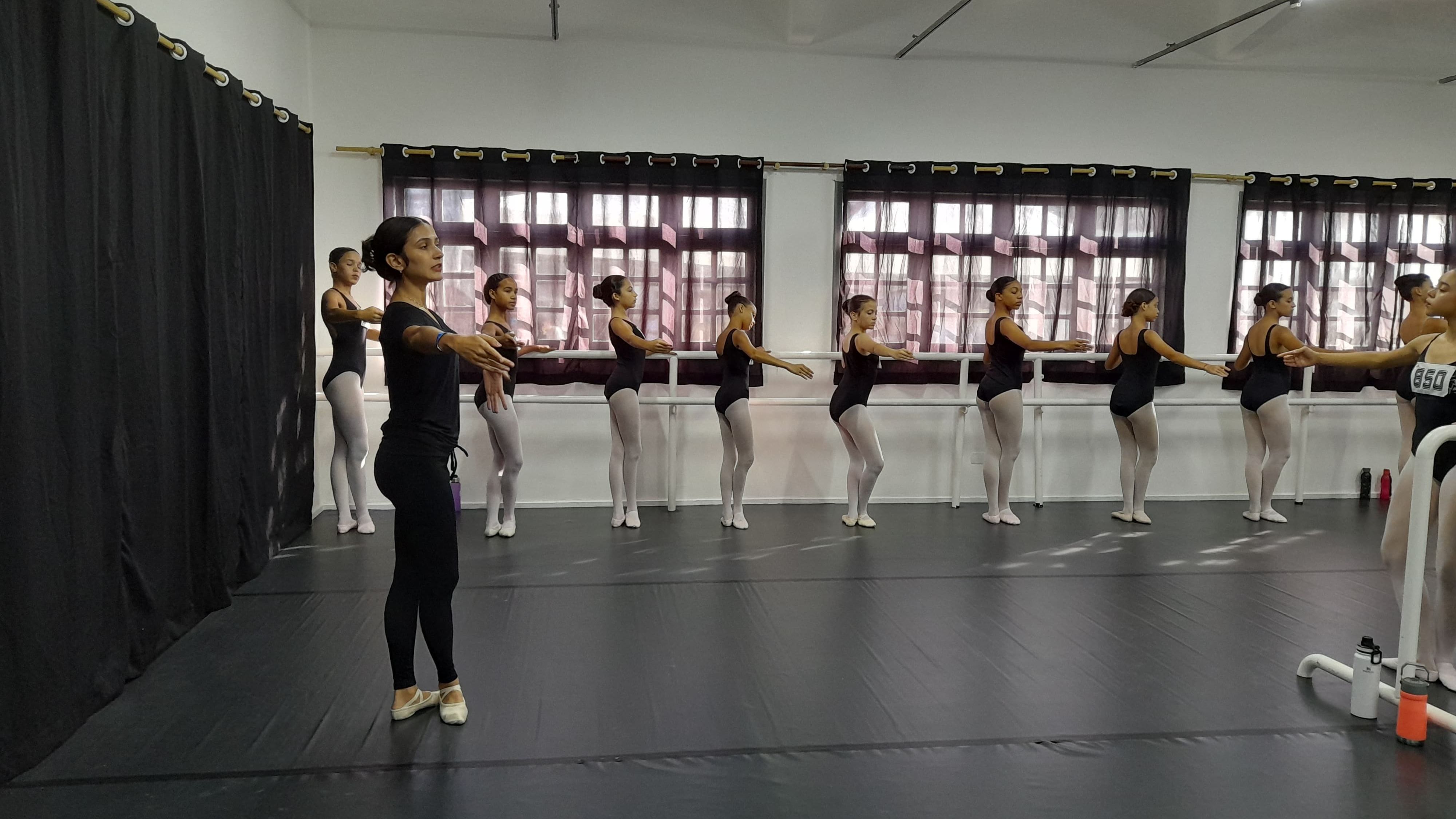 Foto de bailarinas da Casa da Cultura de Bertioga