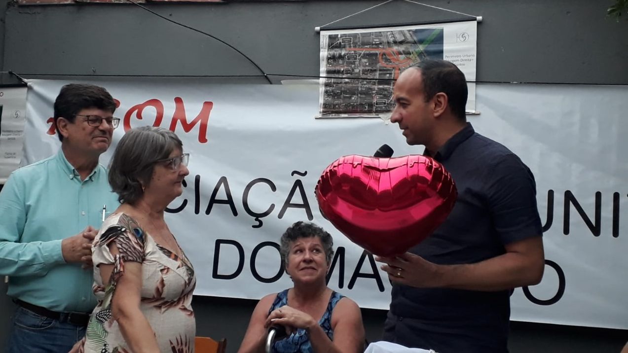 deputado alexandre barbosa com coração