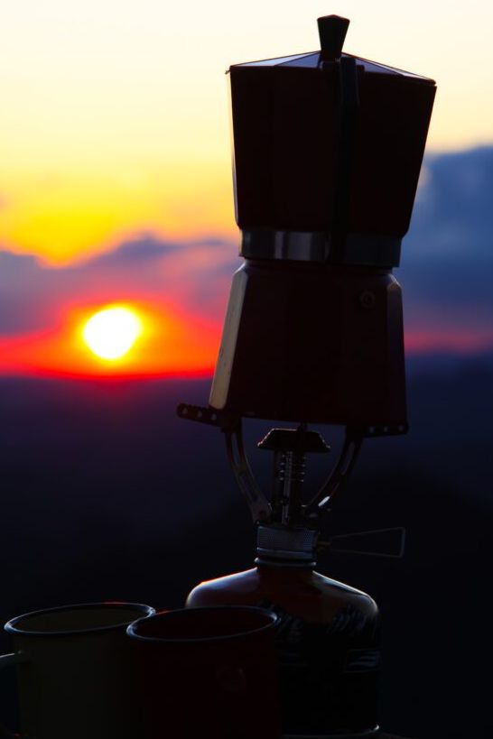 [ColoPôr do sol na Pedra da Cruz, em Andradas (MG). Passeio tem direito a café artesanal produzido na hora, que é degustado enquanto o sol repousa lentamente no horizonte - Foto Reginaldo Pupocar ALT]