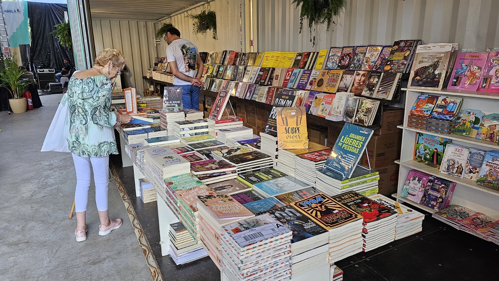Distribuidoras de livros na FLAI