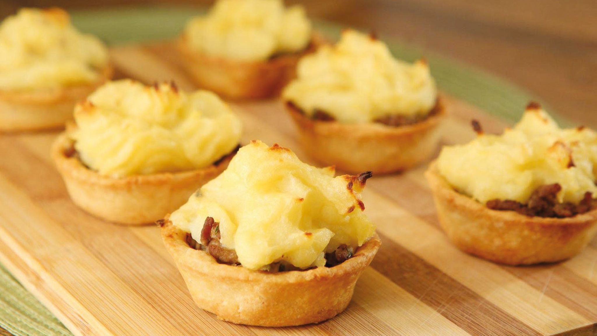 Tortinha de carne com batata e toque de canela 