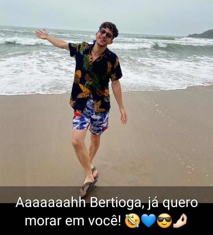 Turista compartilhou a felicidade de estar na praia - Foto: Juliana Paula