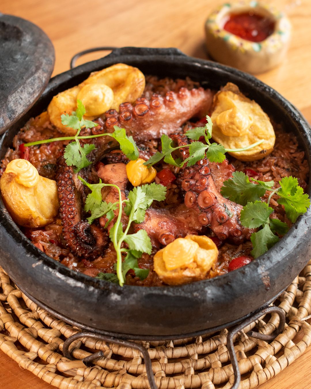 Pratos são pensados para manter a originalidade da culinária local - Divulgação Raízes