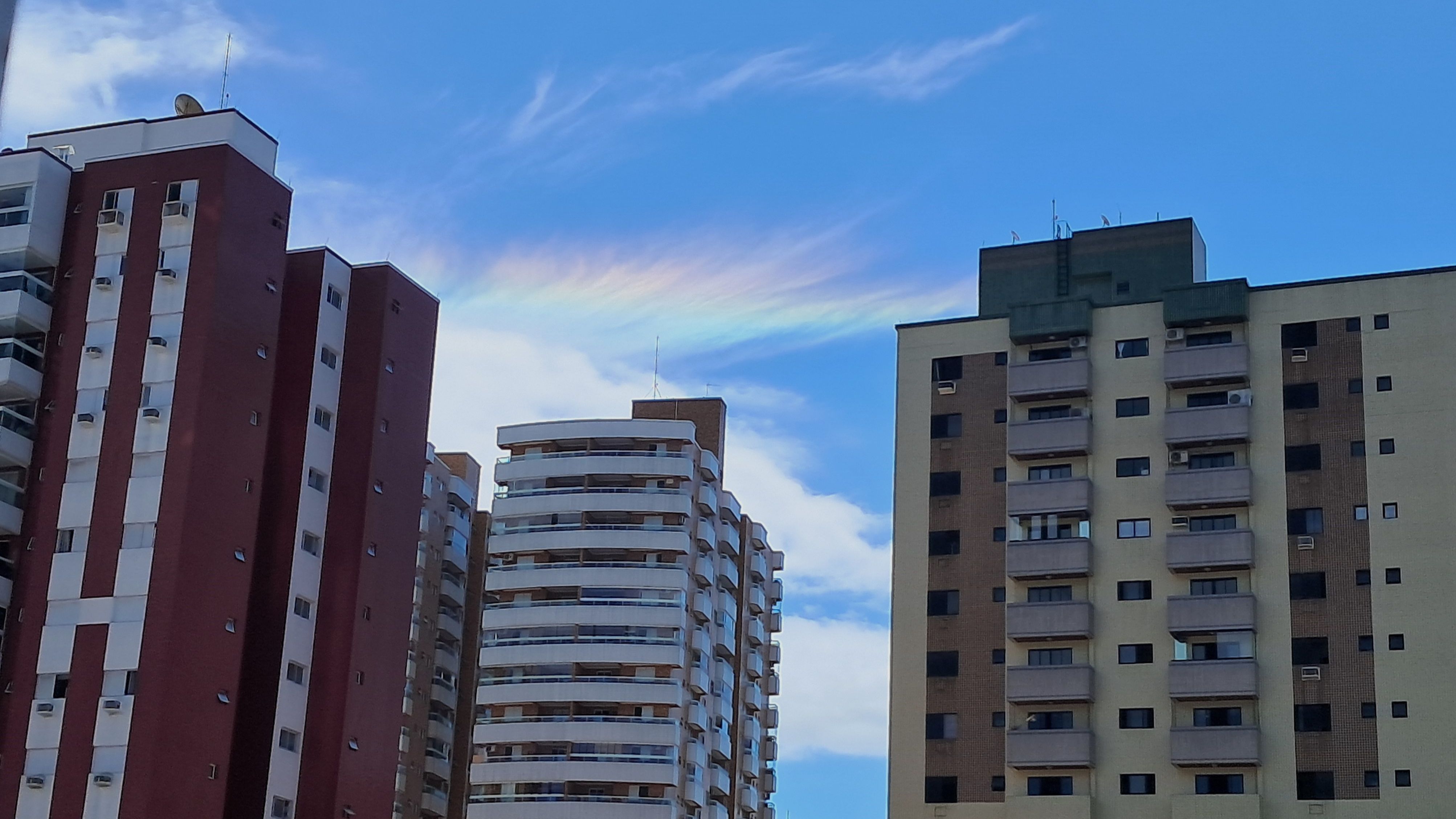 Nuvem arco-íris em Praia Grande