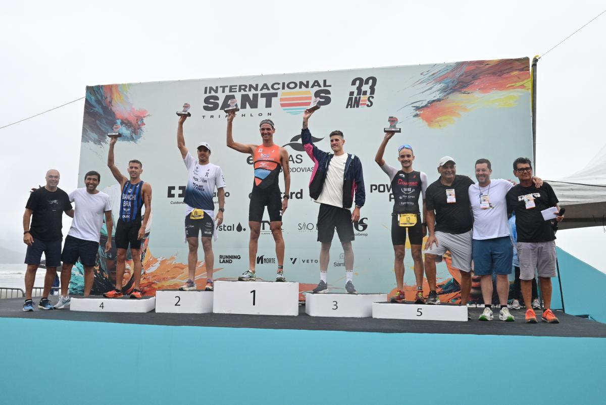 podio triathlon santos