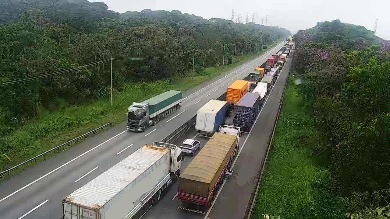 Tráfego na via Anchieta apresenta congestionamento
