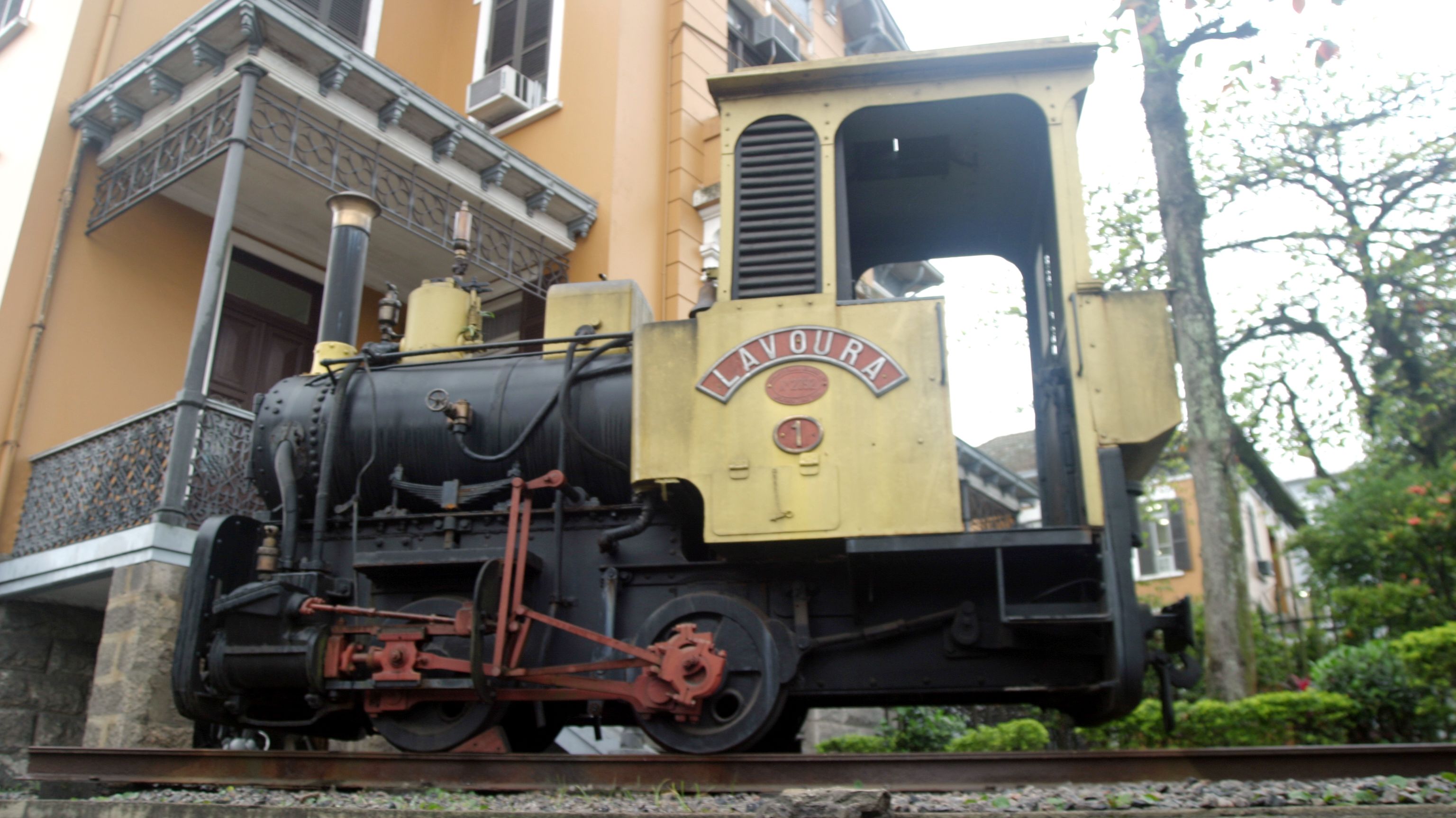locomotiva lavoura no museu do porto de santos