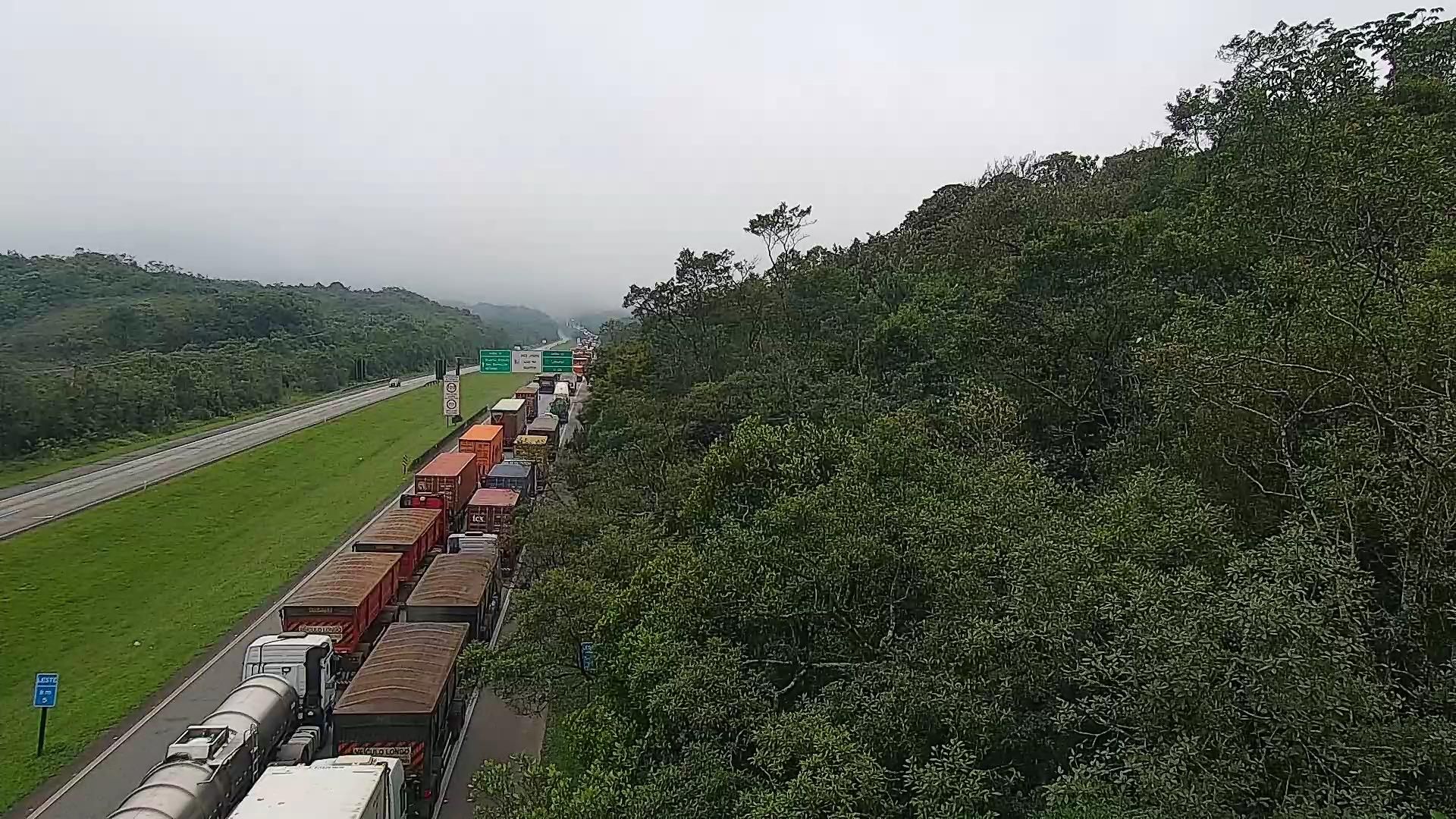 Trânsito congestionado no SAI