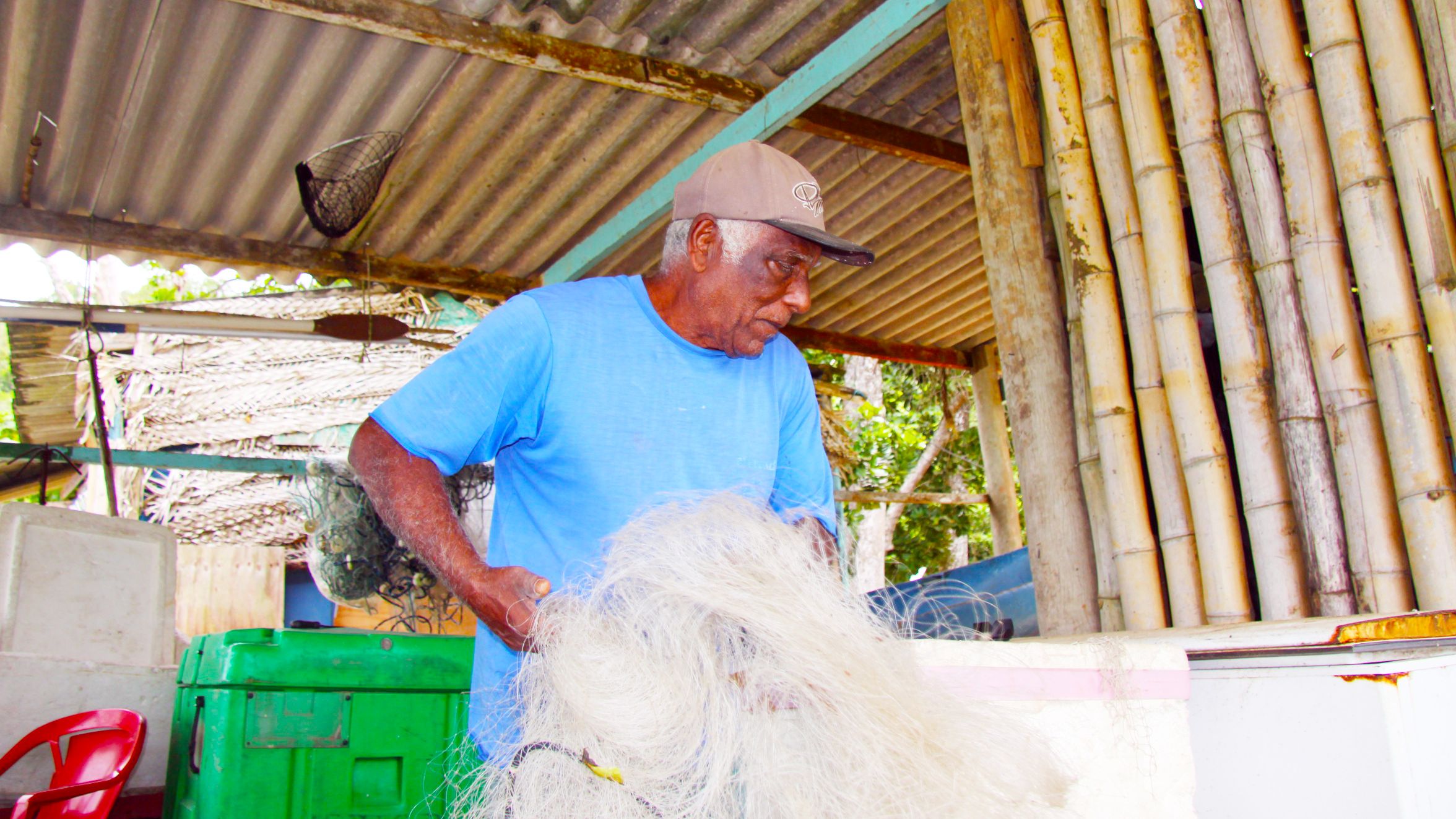 Horácio Marcolino, 78, que nasceu na comunidade quilombola da praia da Caçandoca, em Ubatuba