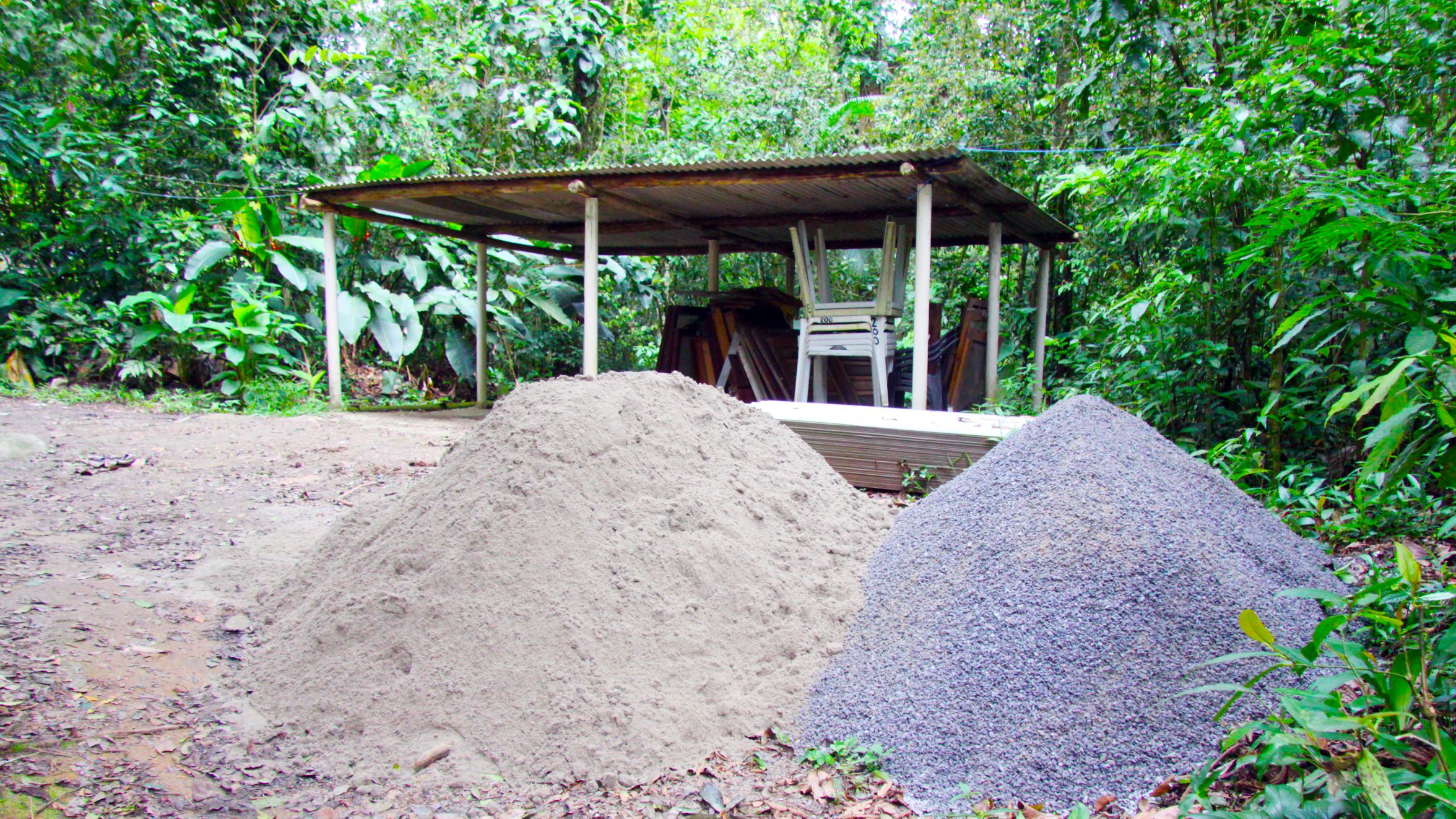 Maaterial de construção para construção e reforma de casas dentro da comunidade - Foto Reginaldo Pupo