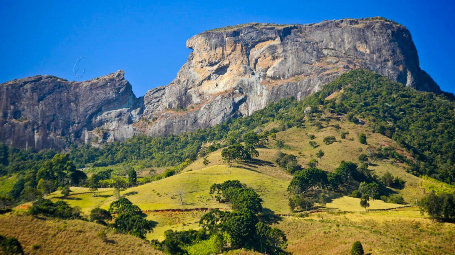 A Pedra do Baú, principal cartão-postal de São Bento do Sapucaí e palco do festival de inverno - Foto Reginaldo Pupo