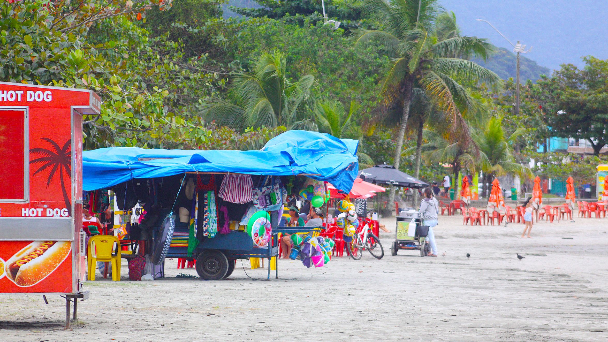 Barraca de ambulante na praia do Perequê-Mirim, em Ubatuba - Foto Reginaldo Pupo