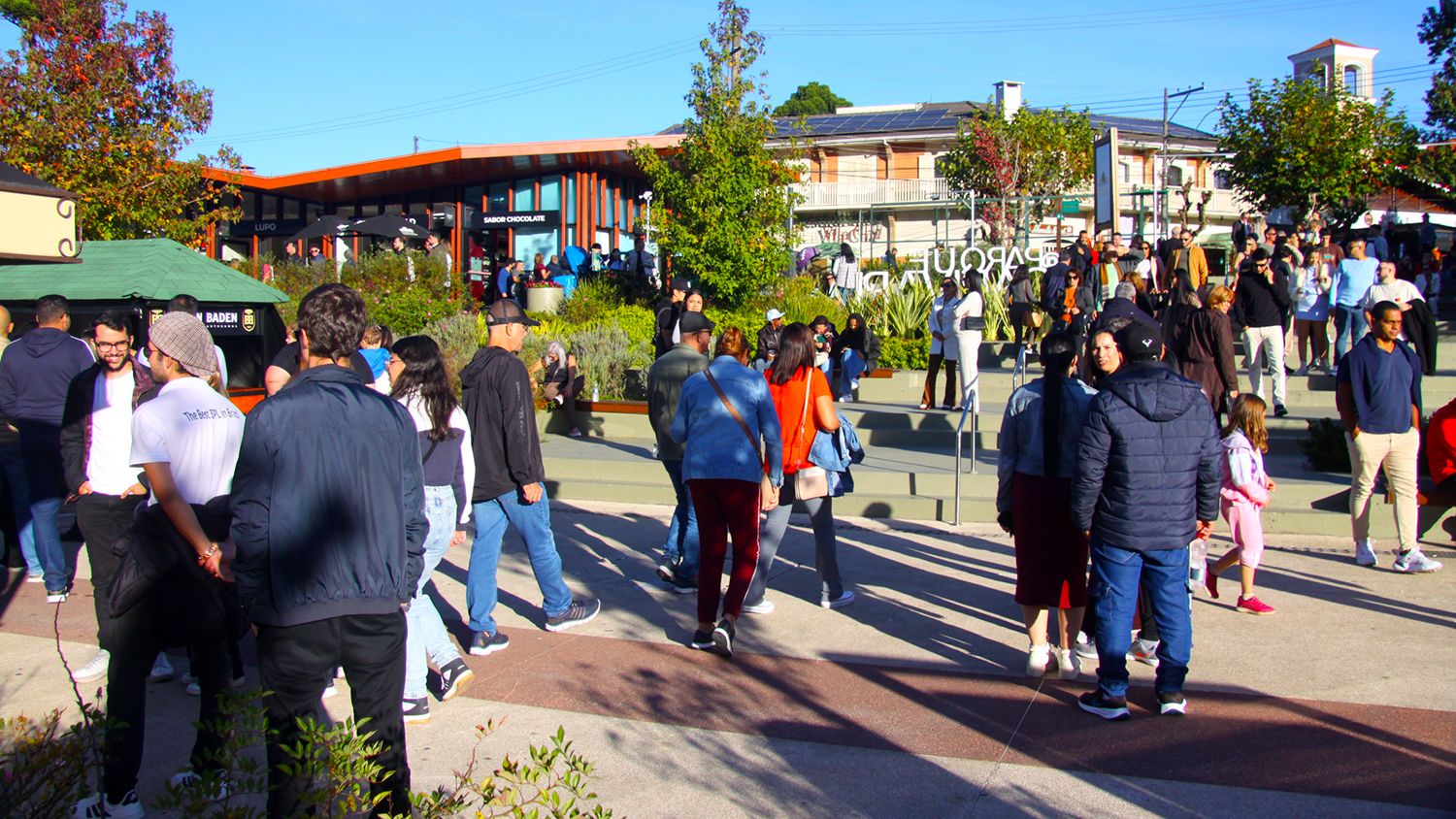 Movimento de turistas no Parque Capivari, em Campos do Jordão - Foto Reginaldo Pupo