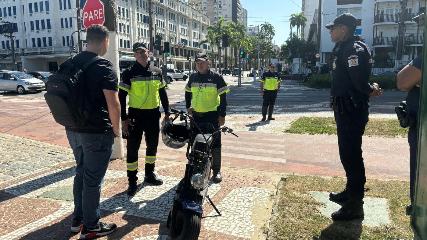 Blitz em ciclovia de Santos