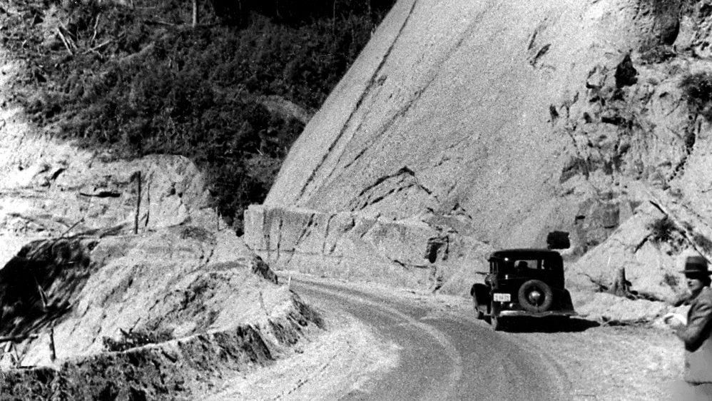Construção da rodvia dos Tamoios