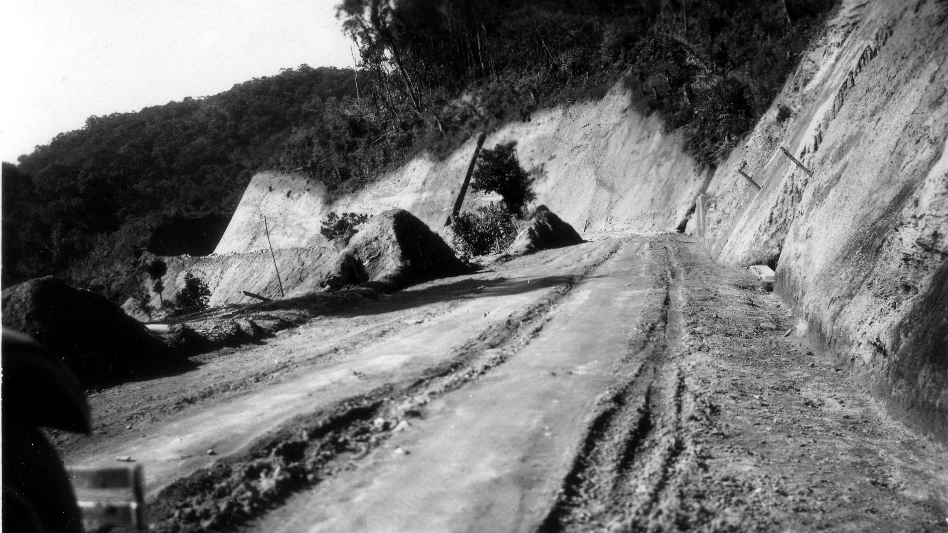 Construção da rodovia dos Tamoios