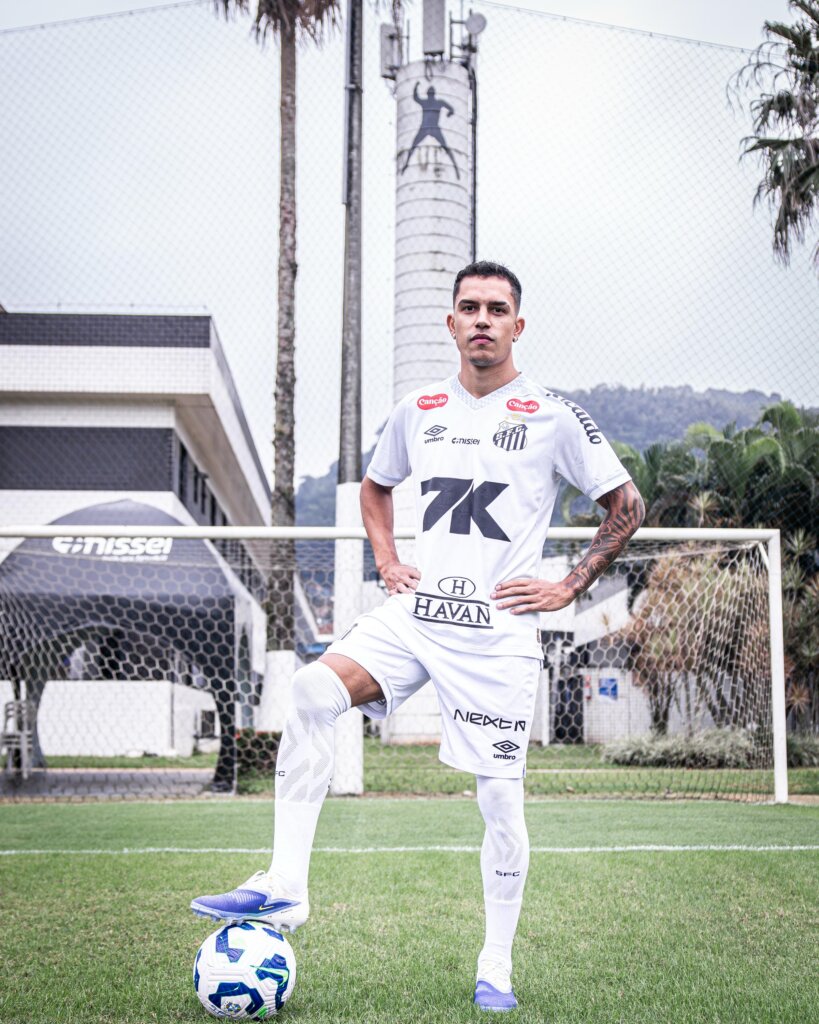 Oficial: Santos anuncia contratação de lateral do São Paulo