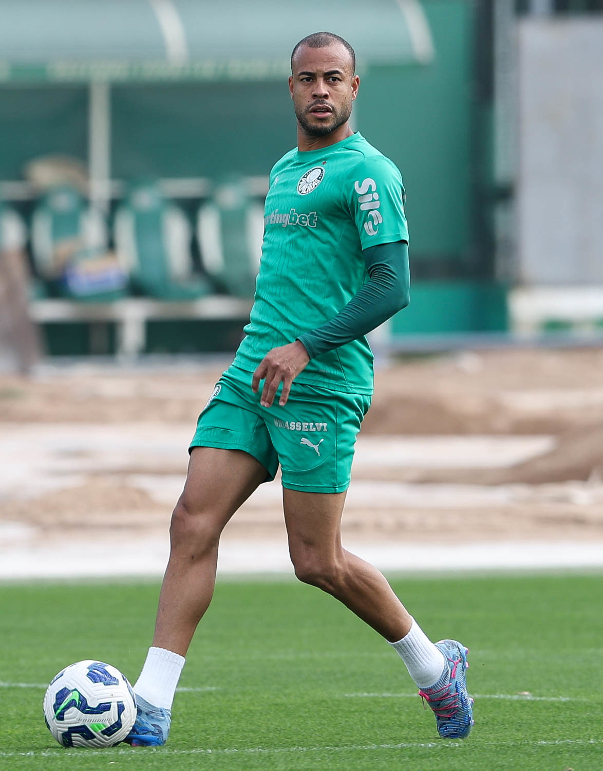 Santos ganha disputa no mercado e fecha com jogador do Palmeiras