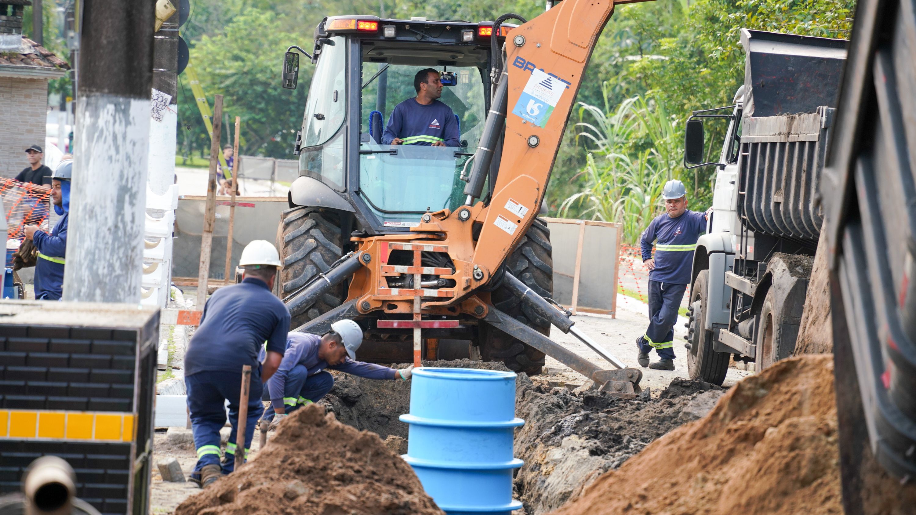 Obras em canais de Praia Grande