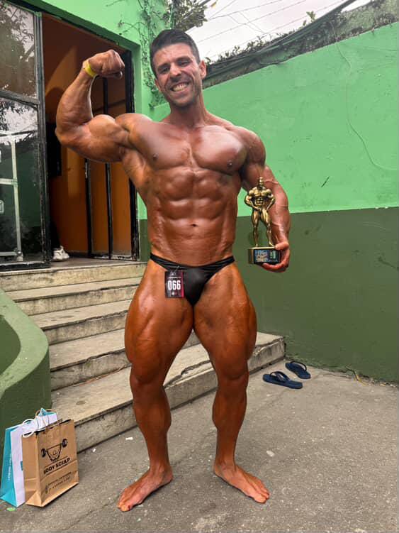 Fisiculturista de Bertioga vence duas categorias e o Overall em Mogi