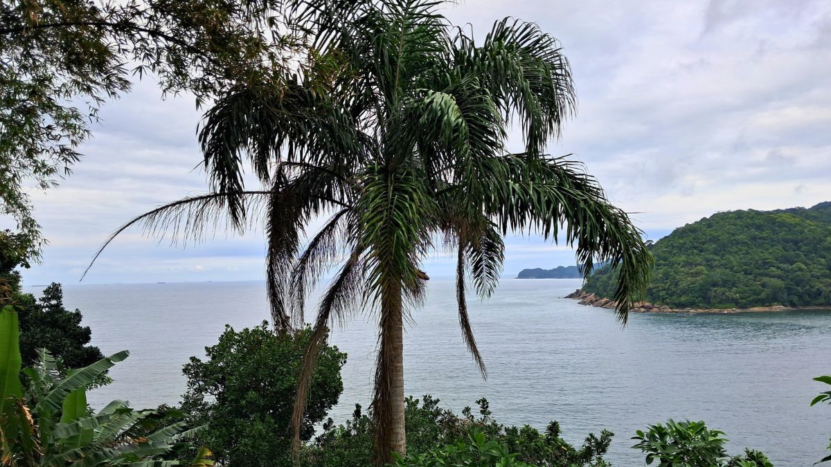 Ilha Porchat céu nublado