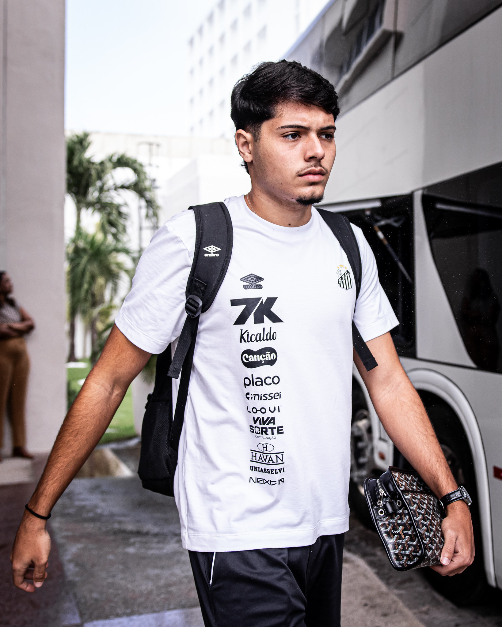 Santos contrata Tomás Palacios, zagueiro da Inter de Milão, e negocia com outros dois jogadores
