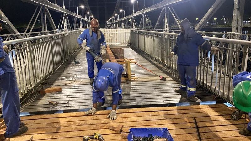 Ponte pênsil de São Vicente é interditada para demolição de edifício; veja detalhes