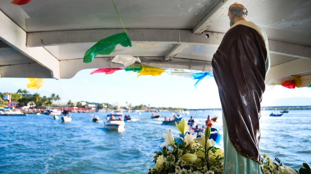 Procissão a São Pedro Pescador, na orla de São Vicente