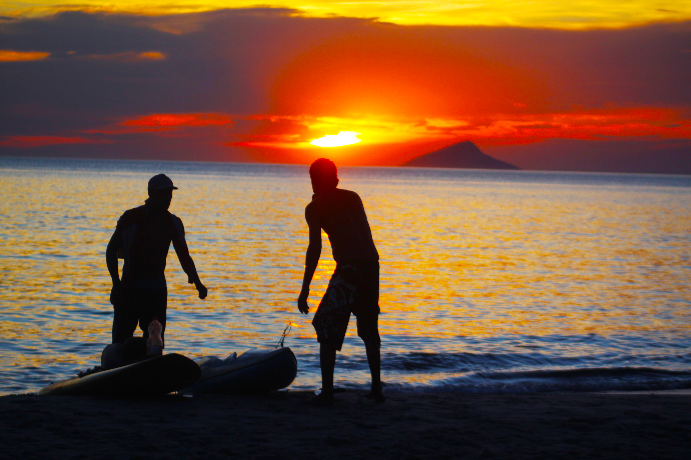 Praia de Maresias, em São Sebastião, durante fim de tarde