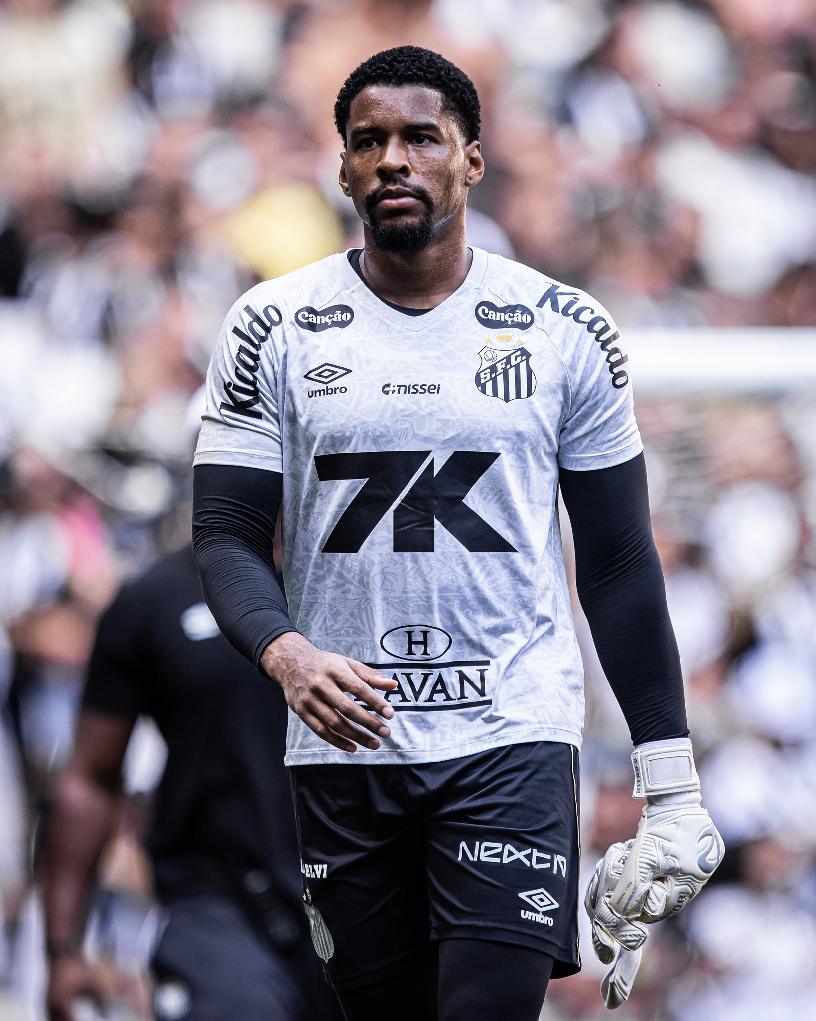 Com um a menos e Neymar em baixa, Santos busca empate com Atlético Mineiro fora de casa