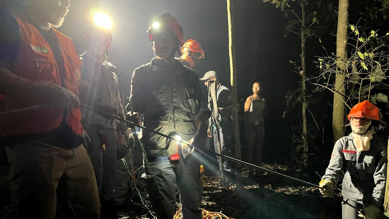 O terceiro incêndio foi apagado definitivamente às 23h32 - Foto: Eleni Nogueira