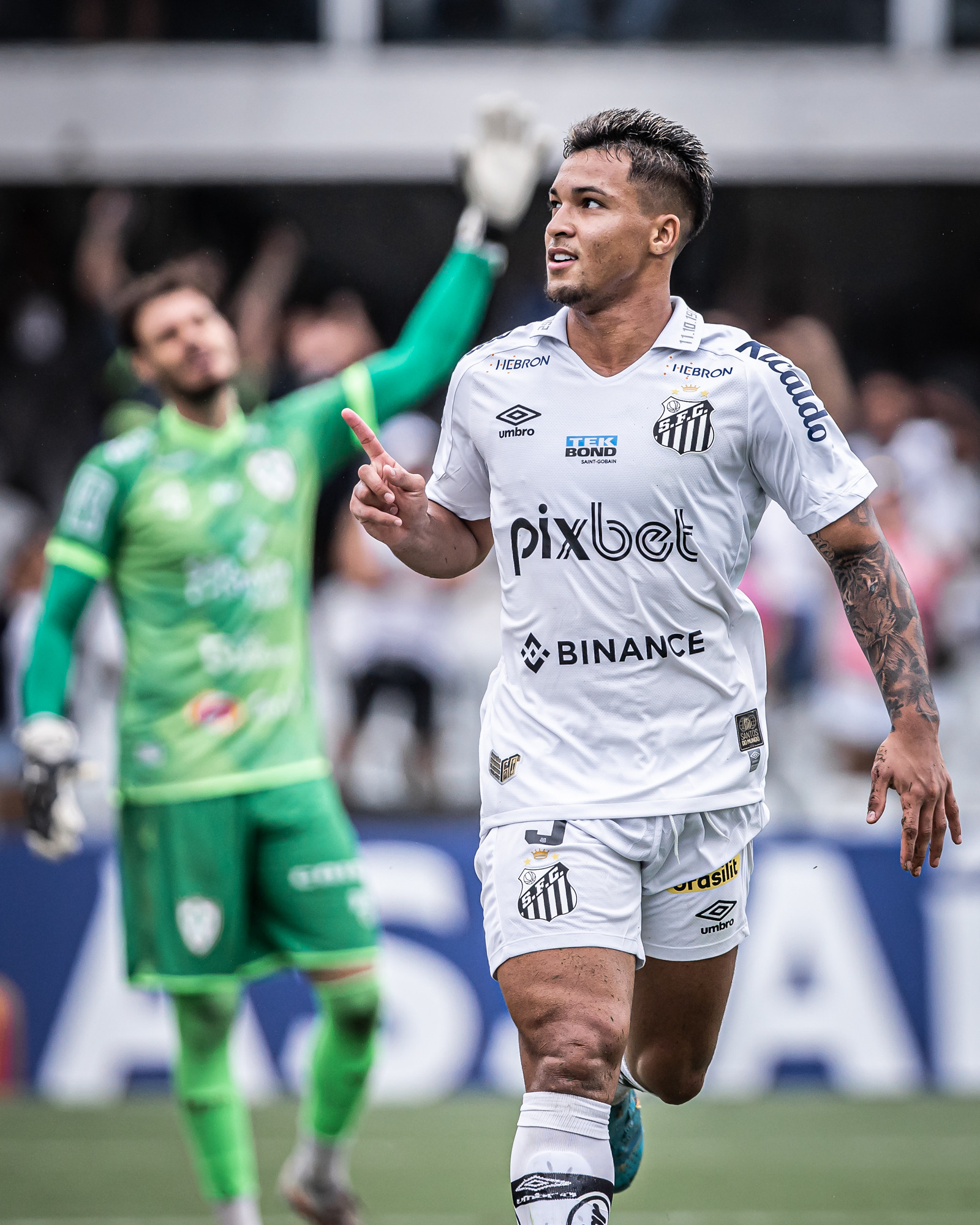 Deivid Washington deixa o Santos e retorna ao Chelsea; zagueiro Alexis Duarte é novo reforço
