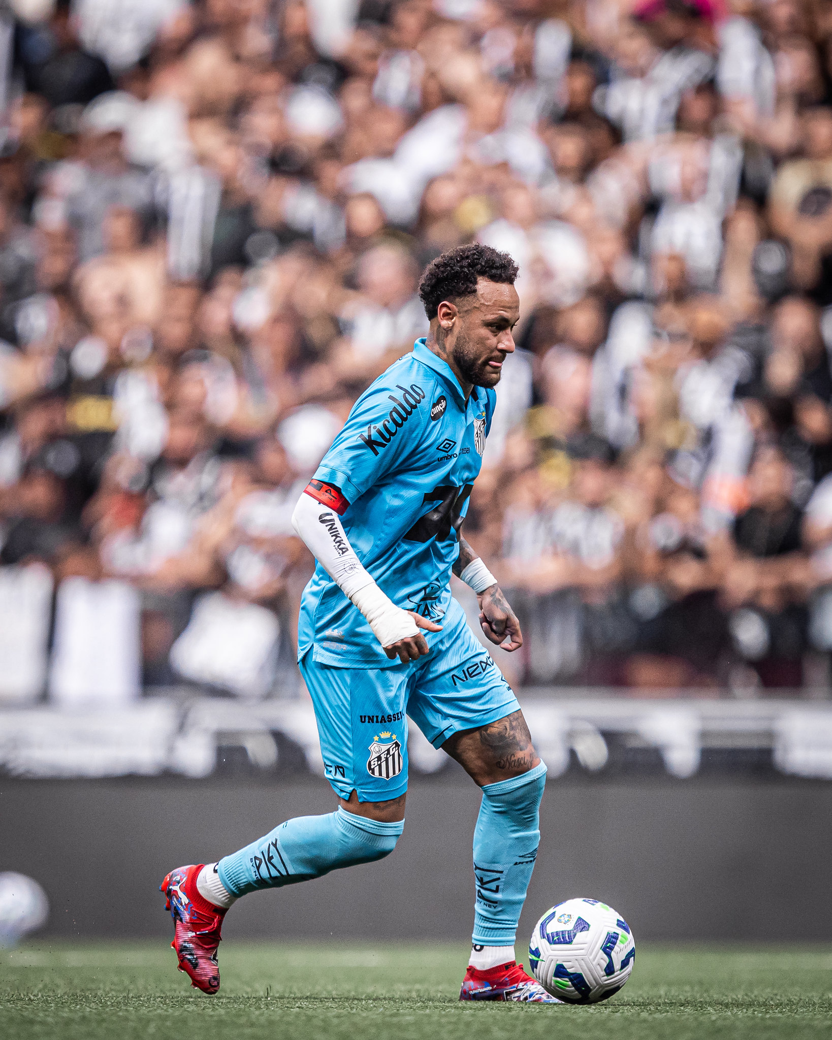 Com um a menos e Neymar em baixa, Santos busca empate com Atlético Mineiro fora de casa
