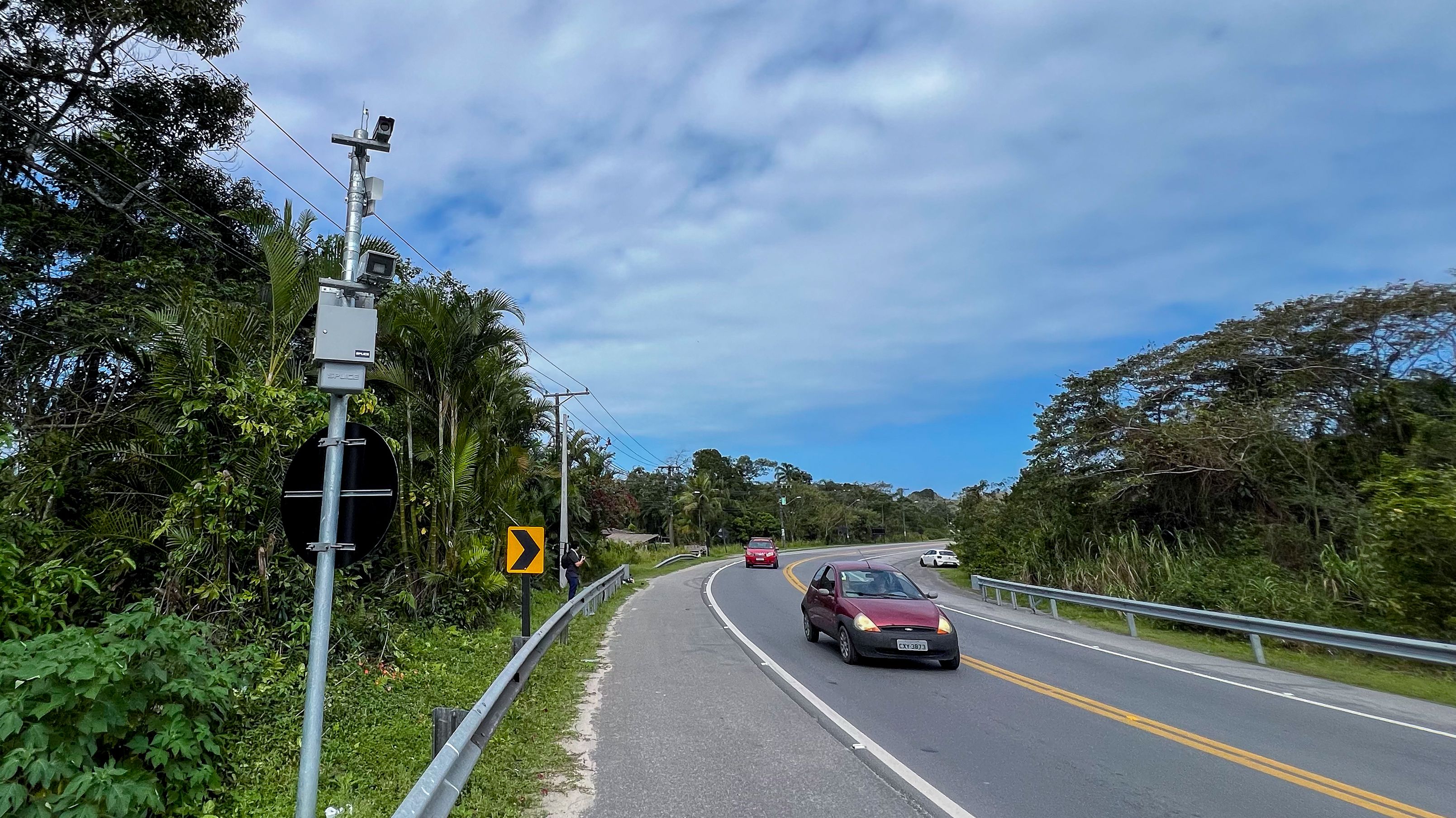 O radar está localizado no km 195,431, na altura do bairro Guaratuba - Foto: Lenildo Silva