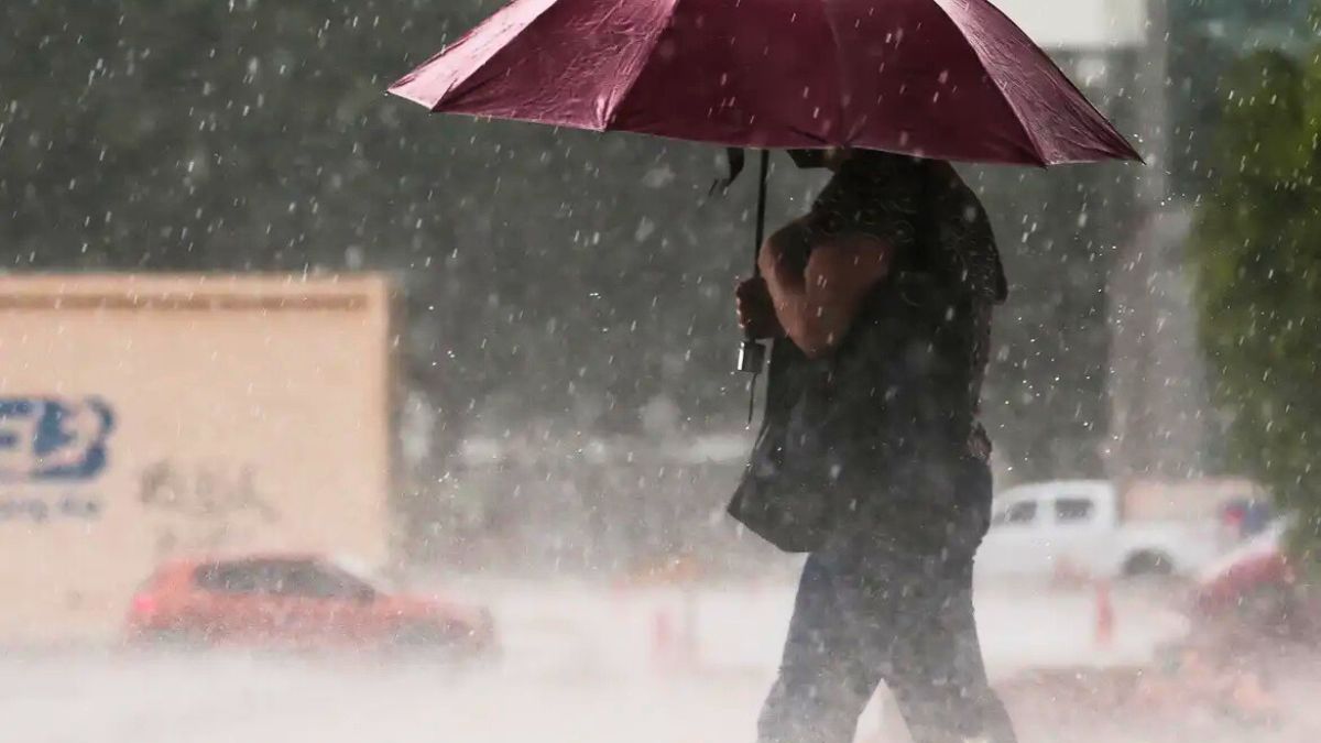 Pessoa com guarda-chuva