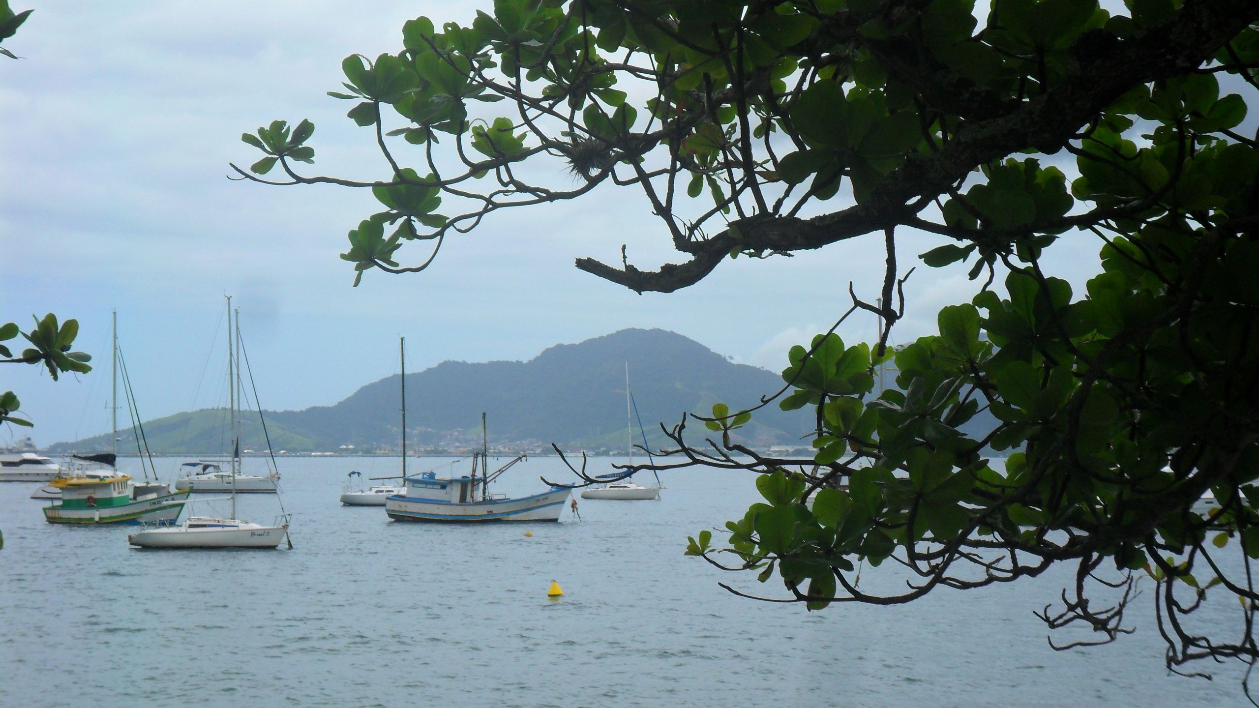 Ilhabela em dia nublado
