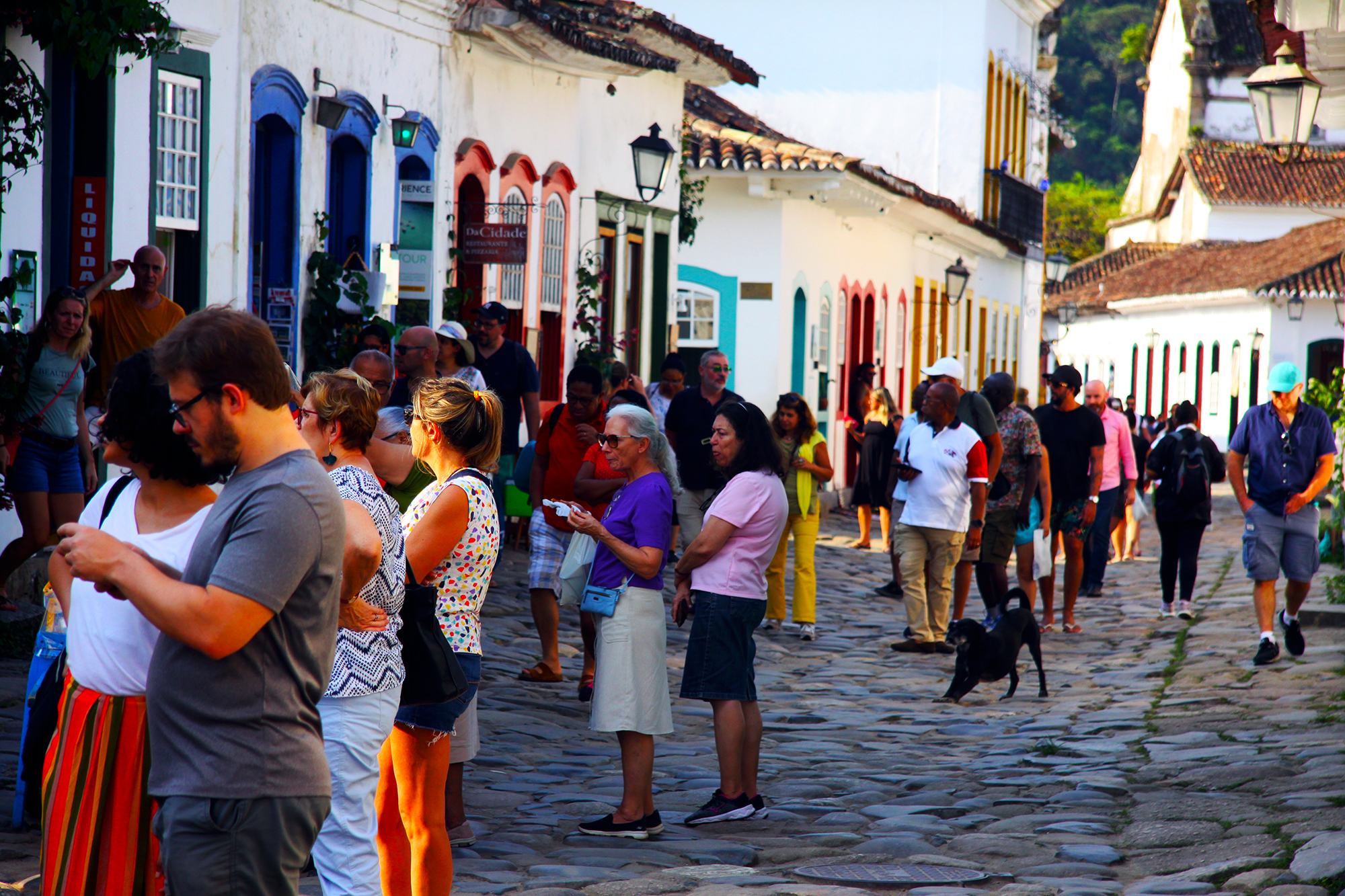 Turistas em Paraty, na Costa Verde fluminense, que recebe a visita de jornalistas argentinos e chilenos - Reginaldo Pupo