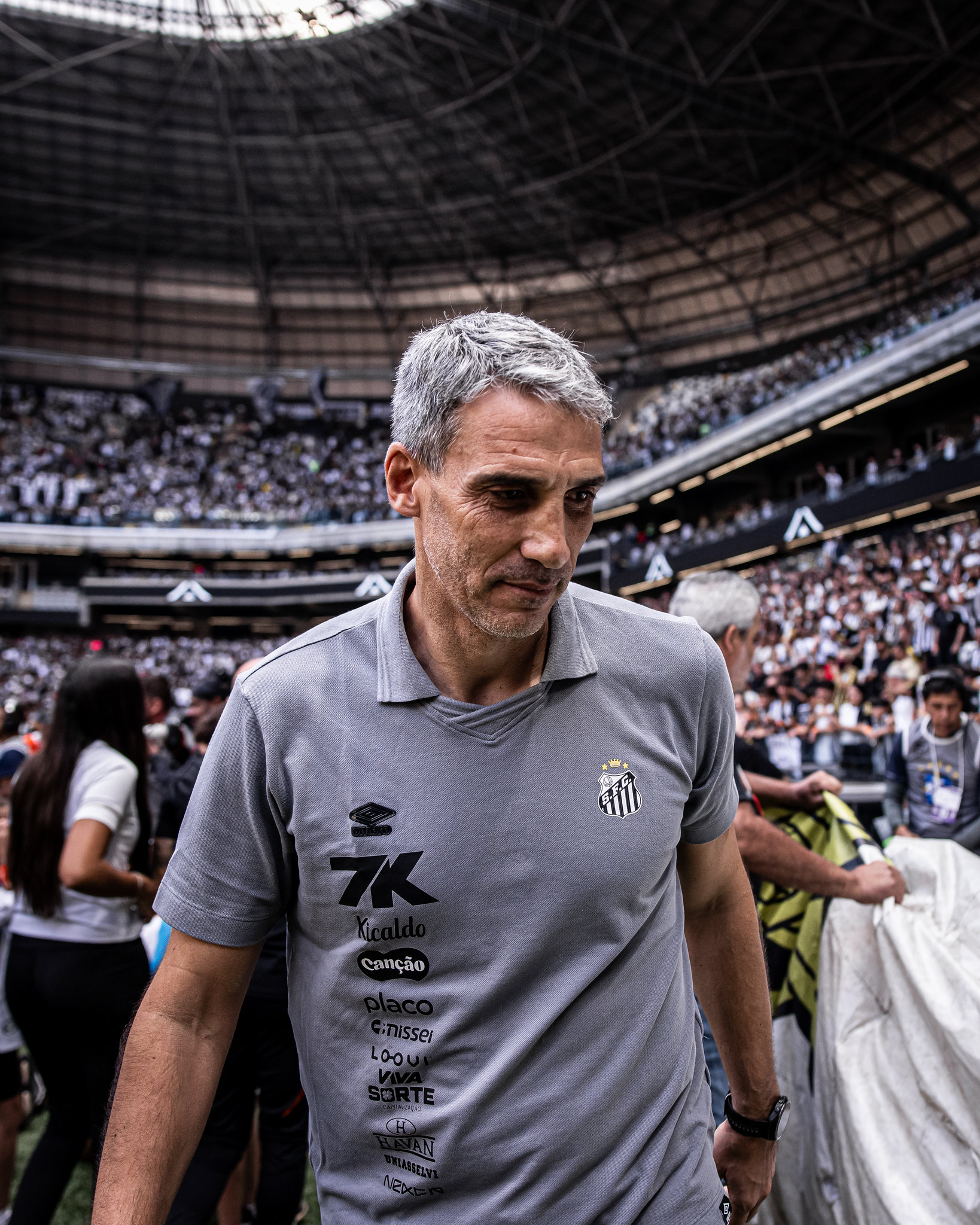 Com um a menos e Neymar em baixa, Santos busca empate com Atlético Mineiro fora de casa