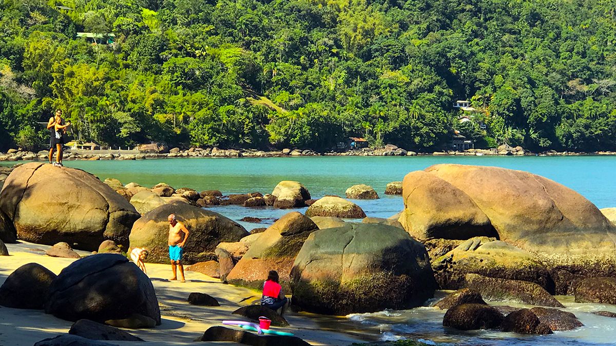 Turistas percorrem a Trilha das Sete Praias, Ubatuba, que leva a algumas praias selvagens da cidade  - Divulgação