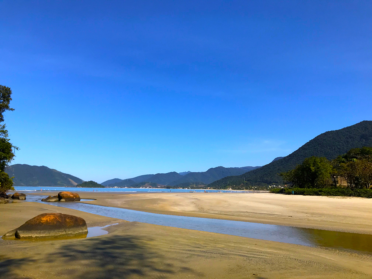 Uma das praias selvagens de Ubatuba por onde somente é possível chegar por meio de trilhas - Divulgação