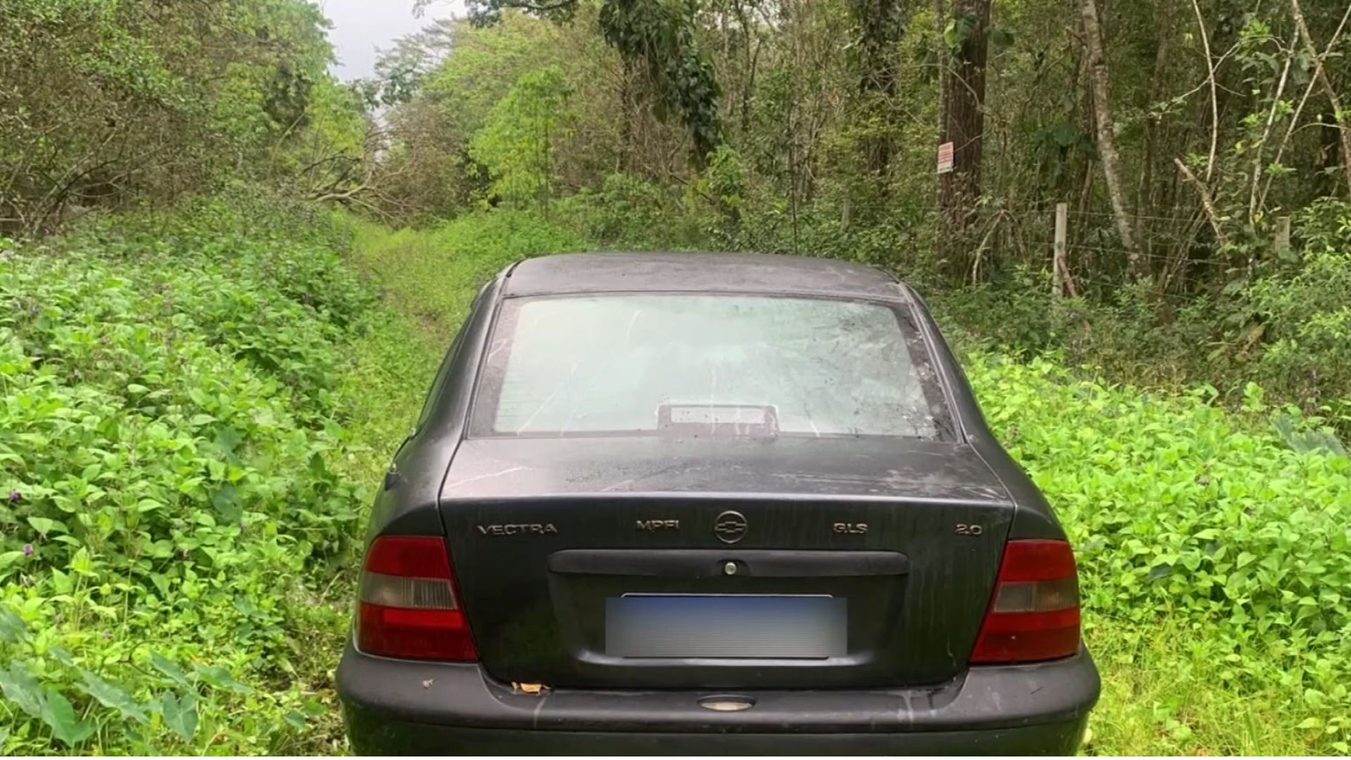Veículo utilizado no acidente foi localizado na quarta-feira (1º) às margens da rodovia Rio-Santos - Reprodução