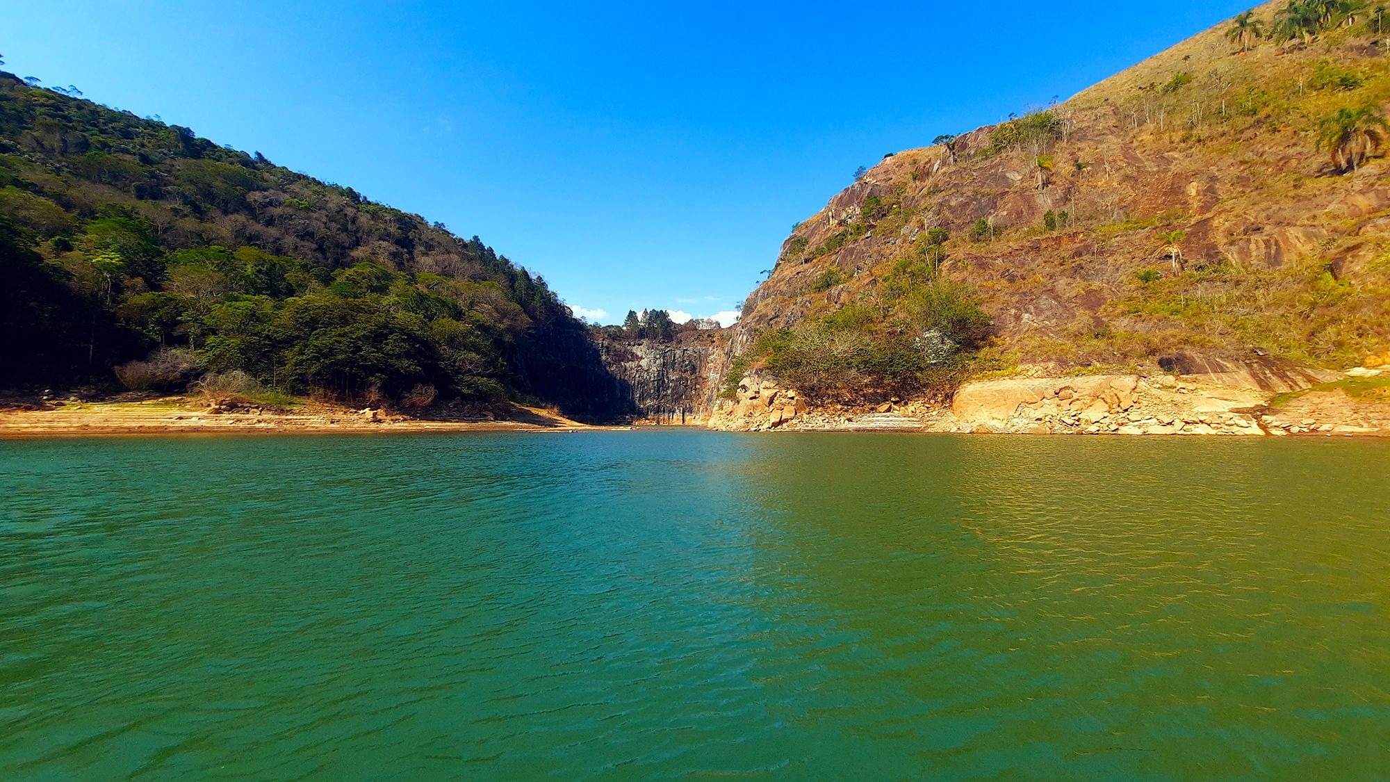 Canyon visto da represa de Paraibuna, que possui 204 ilhas - Foto Reginaldo Pupo