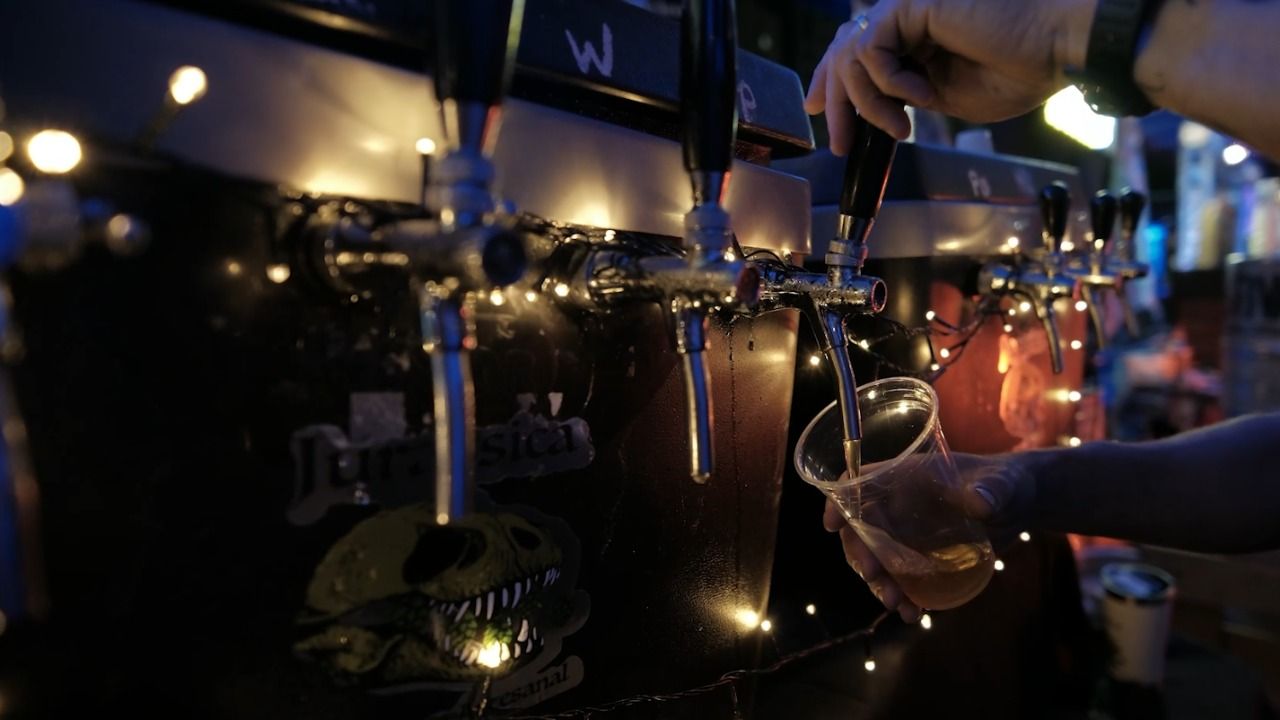 Cerveja artesanal, churrasco e música são atrações no Ingleses Beer & BBQ em Santos
